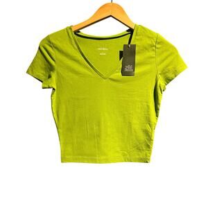 NWT Wild Fable Size Medium Lime Green Candy Apple Green Crop VNeck Tee Stretchy